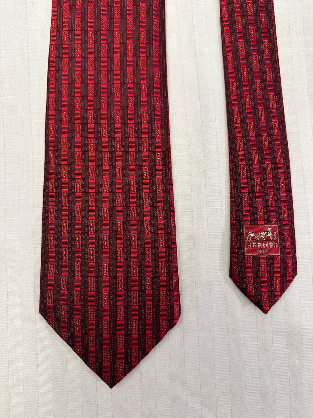 Hermès Red Burgundy Woven Geometric Silk Tie Made in France